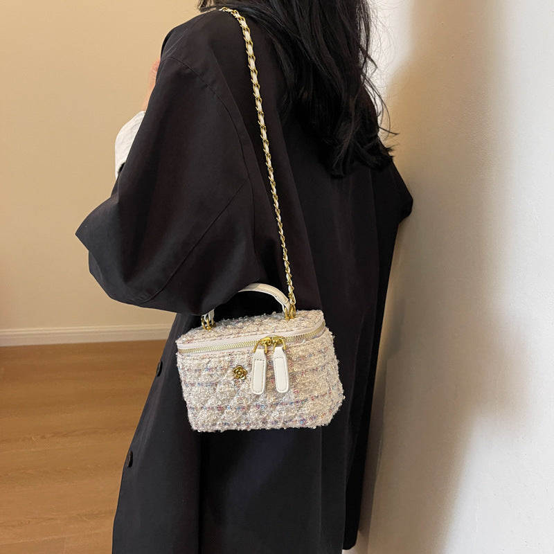 Bag 2025 new fashionable autumn woolen plaid chain Korean version shoulder bag simple portable messenger bucket bag