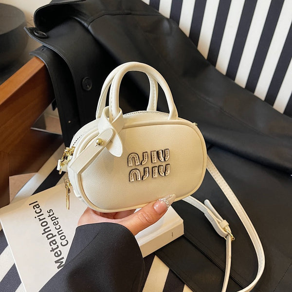 Portable small bag new trend casual commuting fashion versatile shoulder bag Korean version trend high sense messenger bag