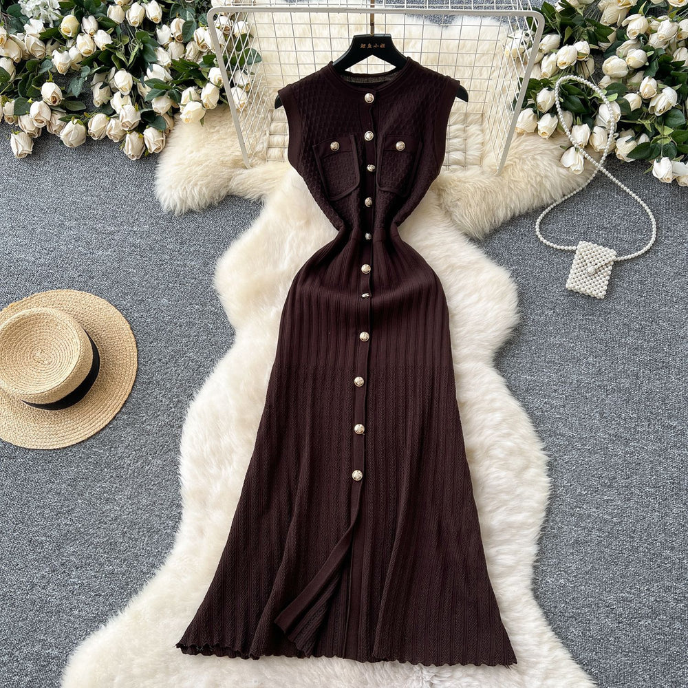 Chanel-inspired, high-end, round-neck, sleeveless, metal-buttoned, slim-fit, figure-flattering knit dress for women, new summer 2025 collection