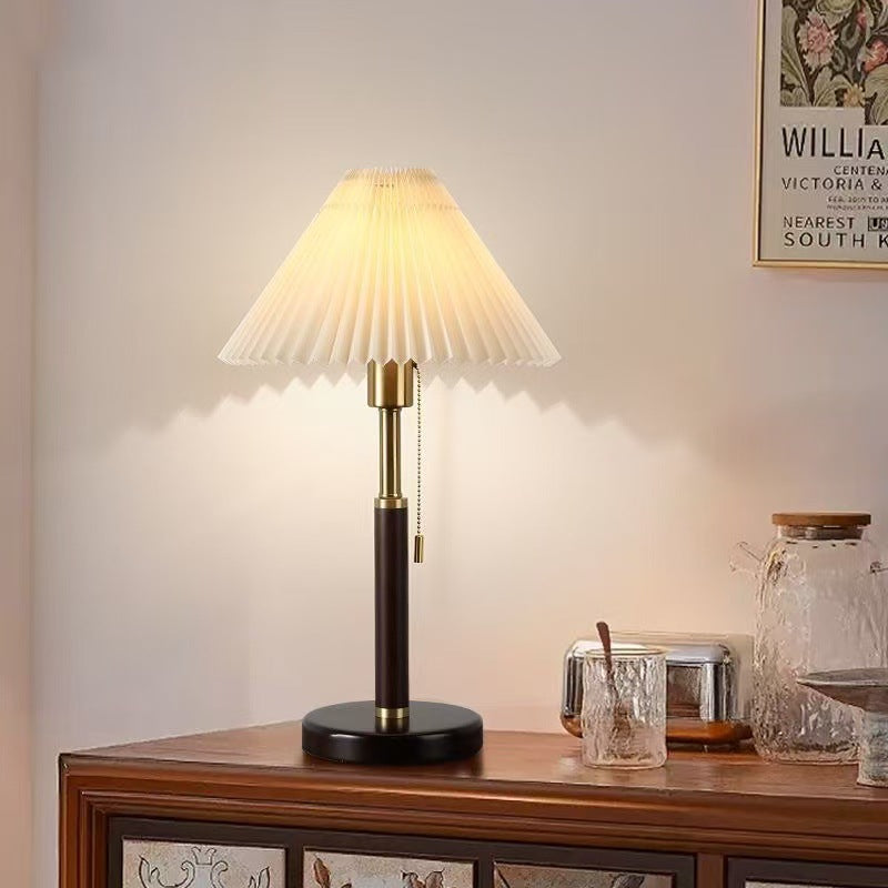 French medieval atmosphere fabric american living room bedroom bedside table study solid wood lamp retro nostalgic decorative table lamp