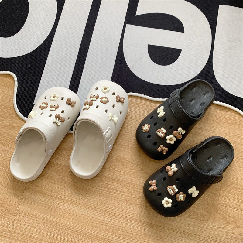 Sweet croc shoes for women, girly heart summer, cute student internet celebrity outwear, non-slip, stomping on shit, soft thick sole beach shoes
