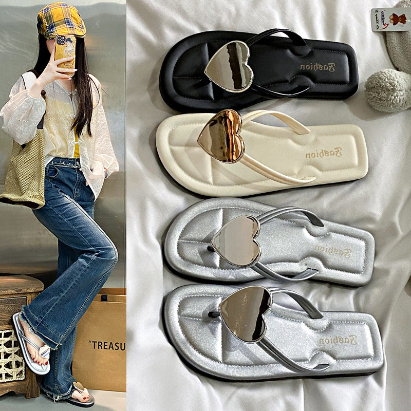 New women's spring/summer flip-flops - heart-shaped, simple, versatile, outdoor beach sandals - stylish and trendy women's slides