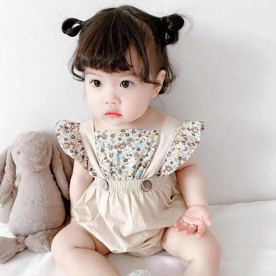 Infant and toddler summer lightweight romper, stylish floral print flutter-sleeve onesie for both boys and girls, perfect for outings – fashionable open-back design