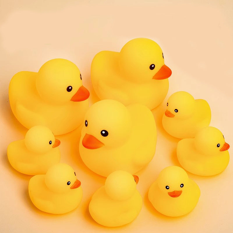 Children's bath toys Little yellow duck playing in the water Little duck baby playing bath Silicone toy playing in the water toy