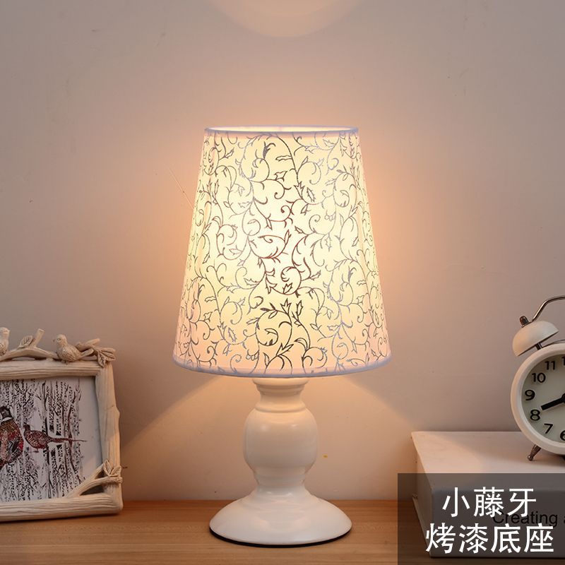 Table lamp Bedroom bedside lamp Simple modern creative living room lamp Dimming eye protection Student dormitory bedroom small table lamp