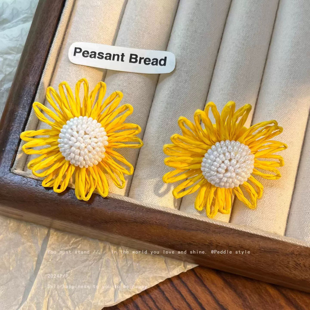Spring break style white floral earrings - unique dopamine studs, niche design, versatile earrings