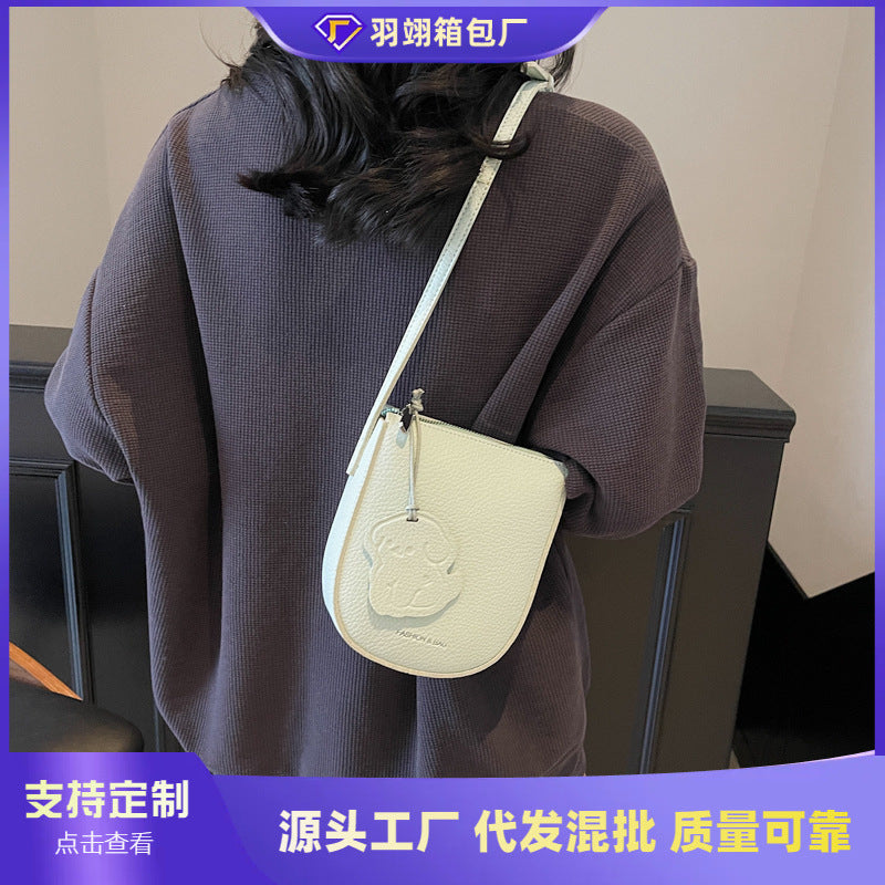 Foreign order niche bag women's 2025 new summer fashion shoulder messenger bag simple casual saddle bucket bag