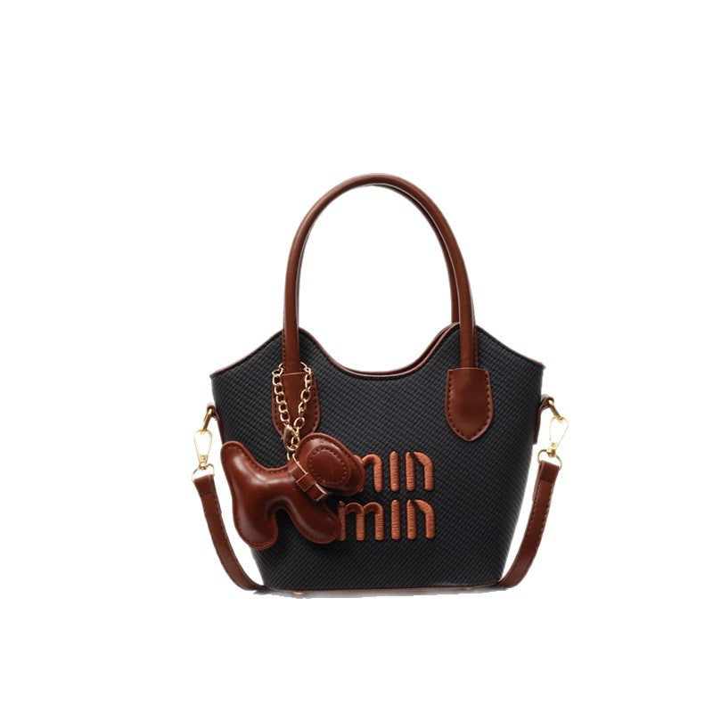 Fashion bags women's new models are popular this year, foreign-style portable shoulder bags, Korean version of casual commuting versatile messenger bags