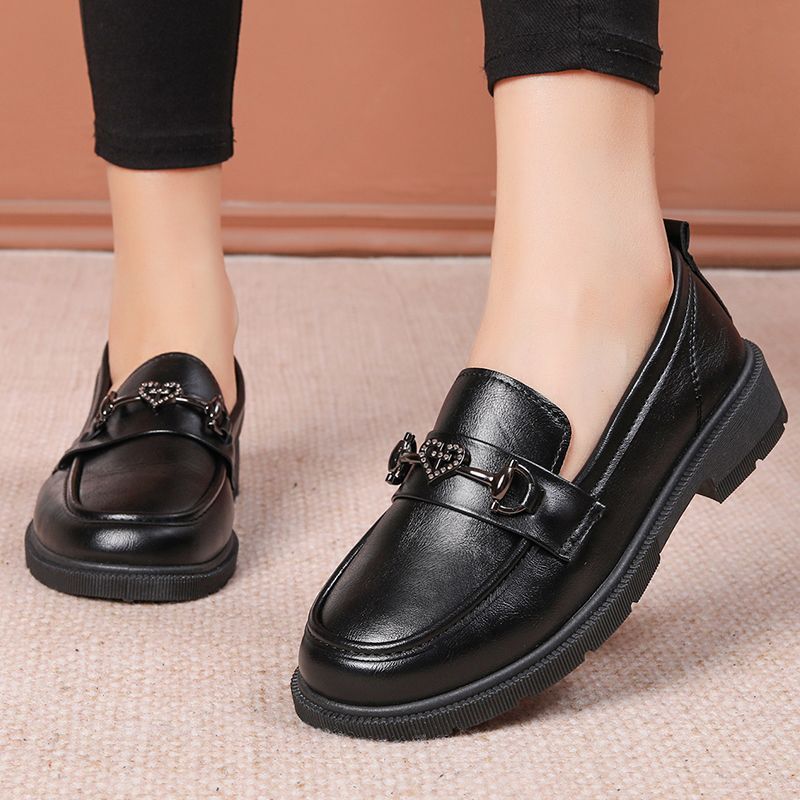2025 new autumn women's comfort shoes: soft sole, non-slip, slip-on loafers for middle-aged and elderly women
