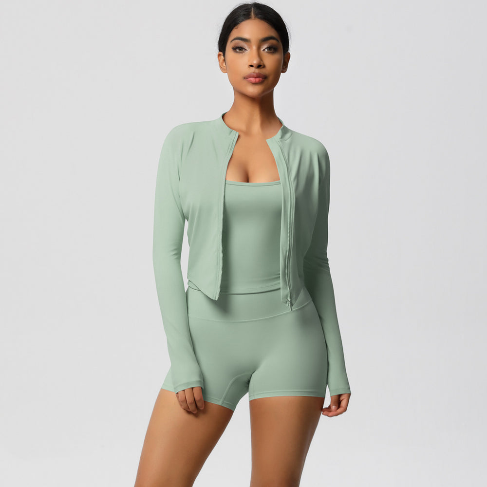 High-waisted, form-fitting, brushed yoga set. european and american style, "naked feel" quick-dry fitness outfit. three-piece set for outdoor leisure, running, and sports