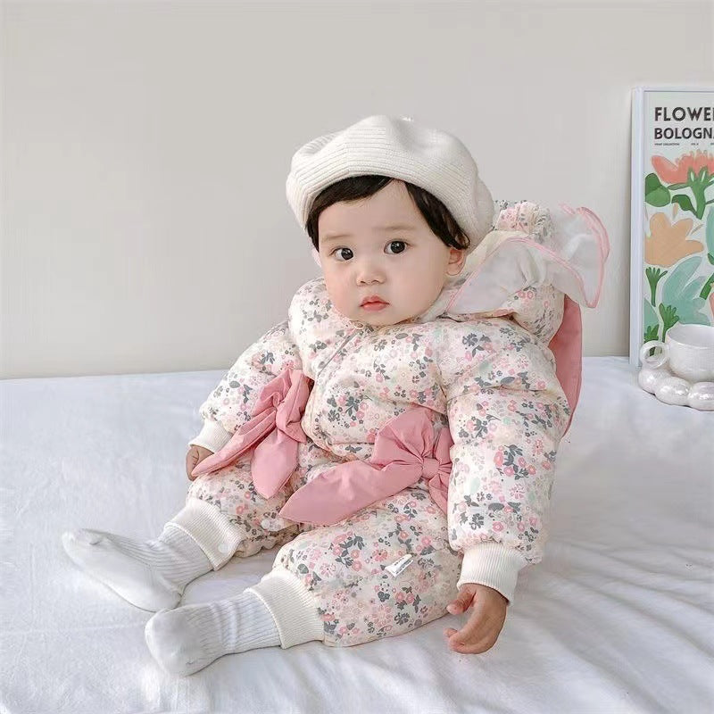 Newborn baby girl's winter outfit: thickened one-piece romper, fleece-lined, perfect for full-month celebrations, 100-day celebrations, and winter outings