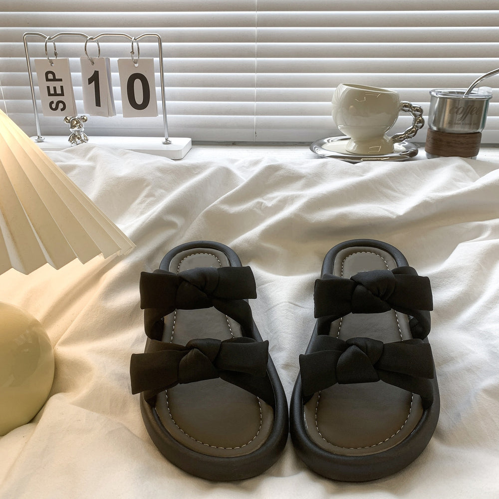 French-style platform sandals for women, perfect for wearing outdoors. new for summer 2026, these sandals pair beautifully with skirts, featuring a fairy-tale aesthetic with a bow accent. a single-strap, slip-on design