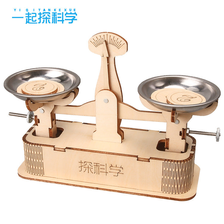 Technology small production tray scale, primary and secondary school students puzzle science experiment small invention handmade material model