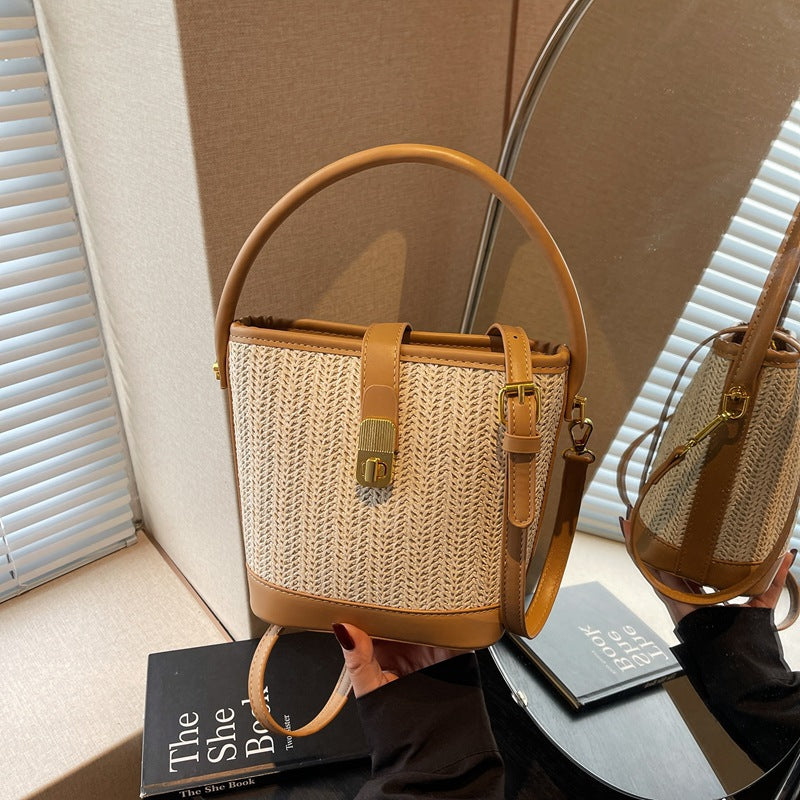 Foreign single woven straw bag women's 2025 new niche design messenger bag versatile high-end portable bucket bag