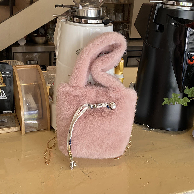 Retro baguette messenger bag women's 2025 autumn and winter new textured commuting versatile hair bag shoulder armpit bag