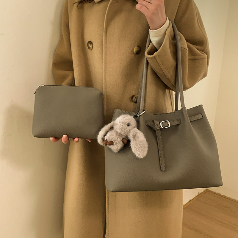 Simple and high-end large-capacity bag for women, new 2025 autumn/winter casual versatile commuter bag, single shoulder mother-and-child bag
