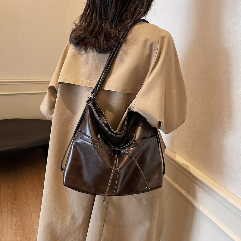 Fashion and foreign shoulder bag, large-capacity tote bag, casual big bag, women's 2025 new class commuter messenger bag