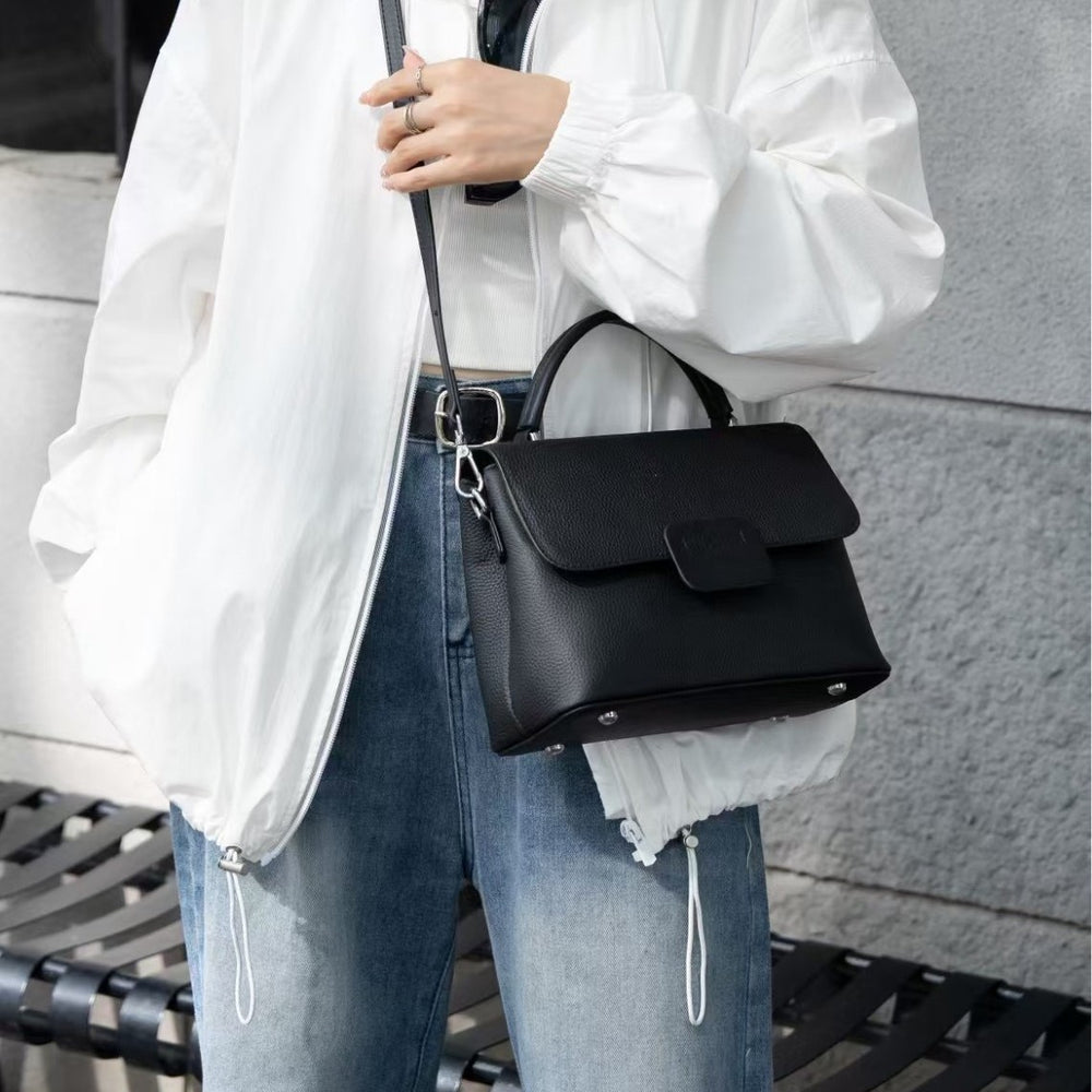Top-grain leather women's shoulder bag, crossbody bag, minimalist and stylish. classic shell bag design for women, featuring two shoulder straps, large capacity, and soft leather