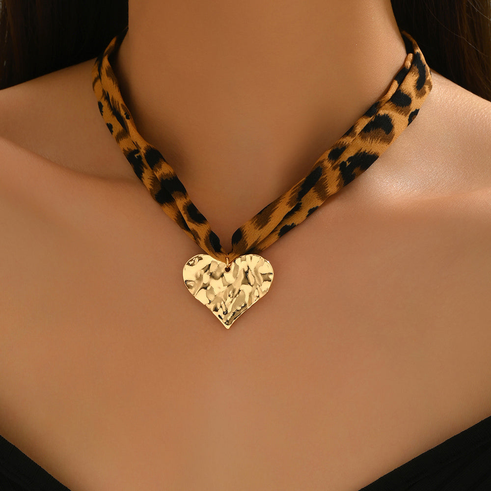 Leopard print love necklace wholesale european and american cross-border niche trendy jewelry hip-hop style star heart choker necklace