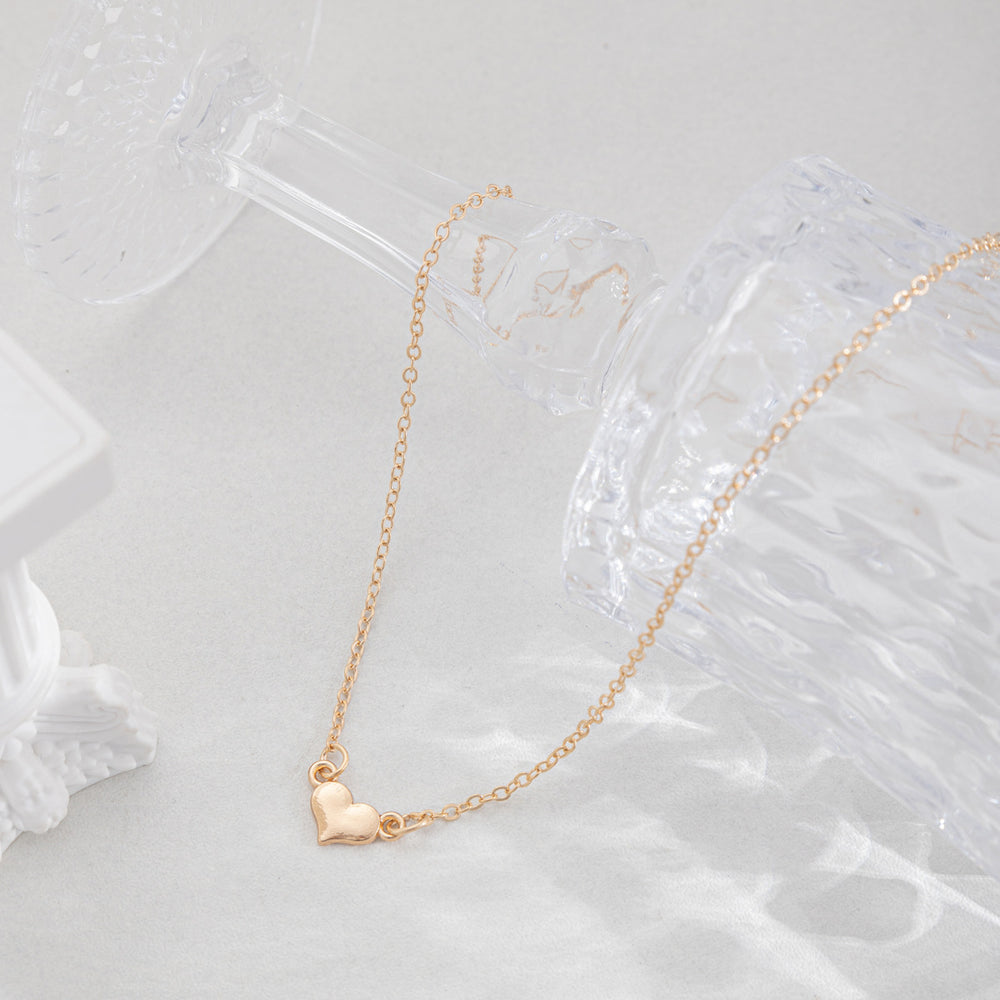 Wholesale metal heart necklace - european & american style, minimalist, versatile jewelry for women, unique & chic, fashionable metal peach heart necklace