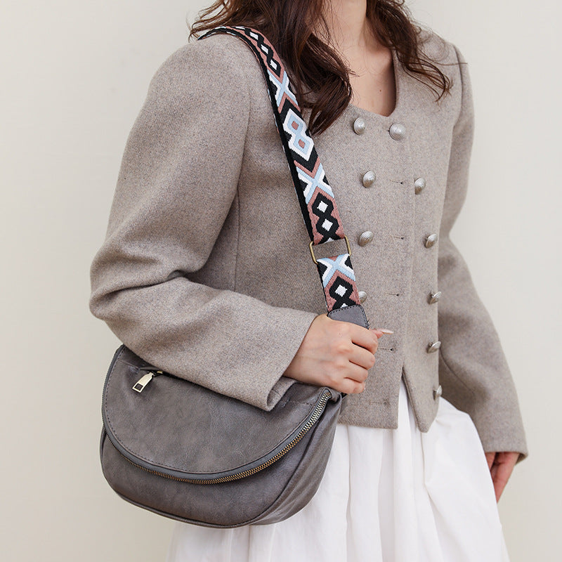 Foreign trade popular breast bag women's new European and American retro shoulder messenger bag women's breast bag casual simple commuter women's bag