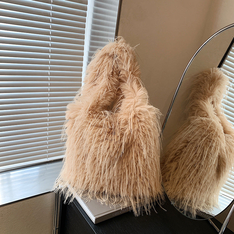 Cross-border European and American fashion plush portable bucket bag women's bag 2025 new winter niche beaded shoulder messenger bag