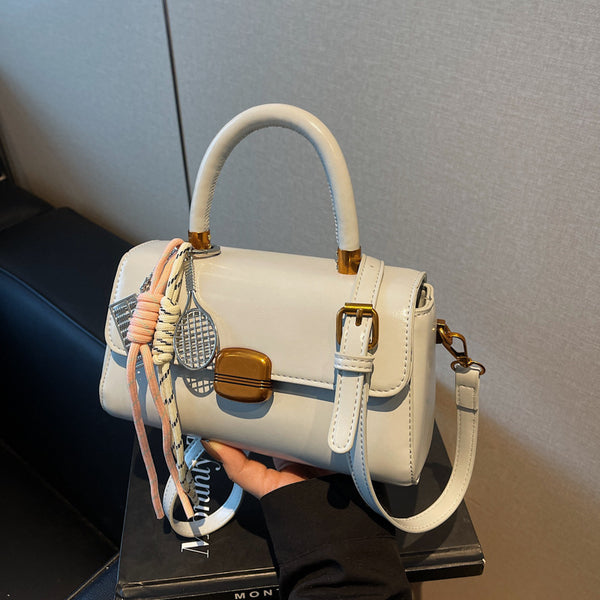 Stylish and simple premium messenger bag 2025 new temperament bag niche design small square bag autumn and winter new products