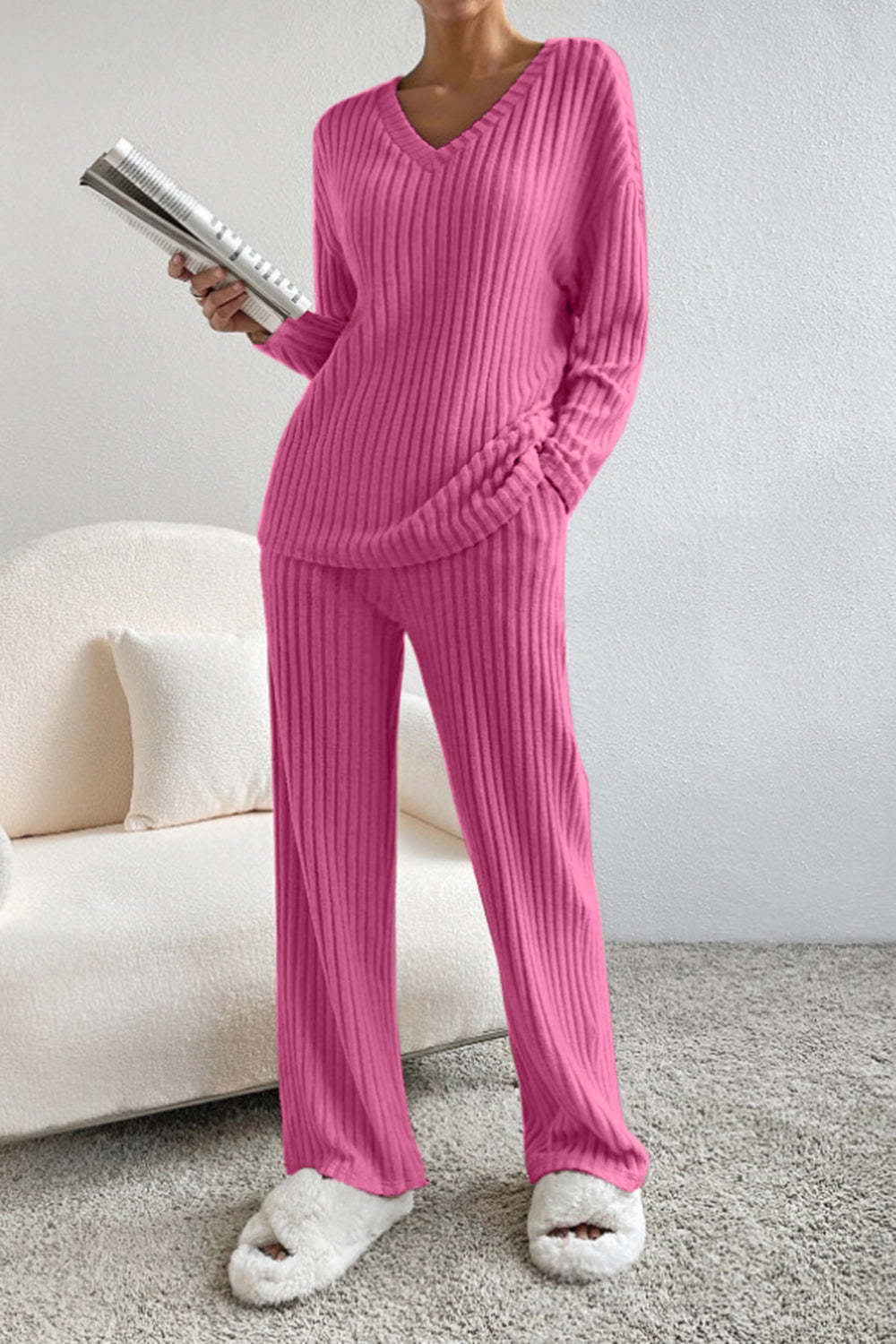 two-piece set for women,  autumn new collection: stylish and casual straight-leg pants with a chic, loose-fit v-neck ribbed knit top