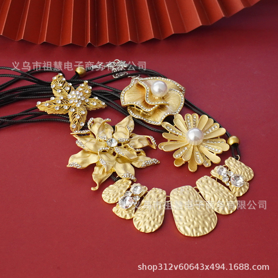 classic leather chain buckle imitation artificial pearl pendant flower sea star shell design pendant suitable for women's parties