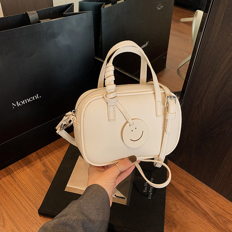 Fashion shoulder bag new simple casual commuter messenger bag  Korean version of high-end sense foreign versatile bag women