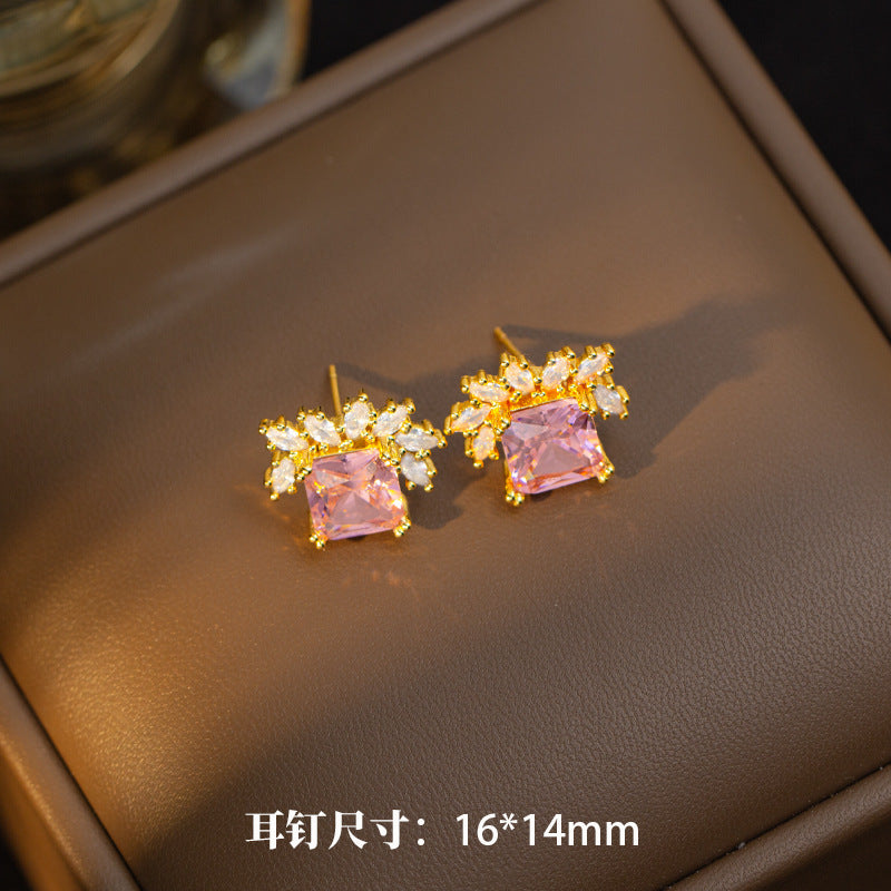 Necklace for women, popular pink zircon, geometric niche style fashion design, titanium steel pendant, elegantsuit collarbone chain