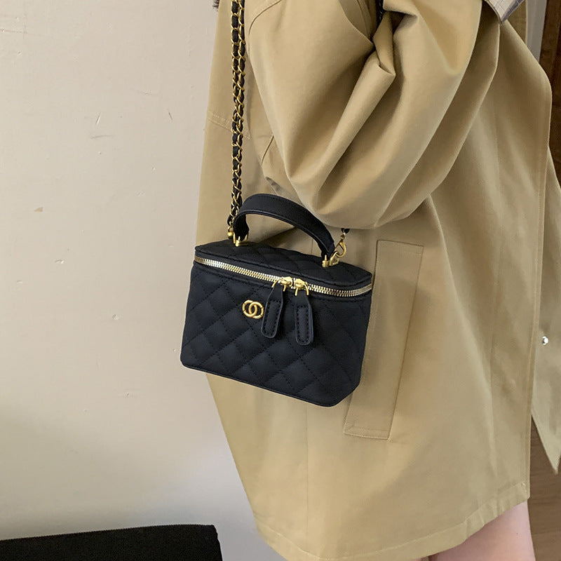 New quilted handbag - 2025 autumn collection: chic, versatile, and understated. a luxurious and unique small square bag for women, inspired by chanel, perfect for everyday commuting