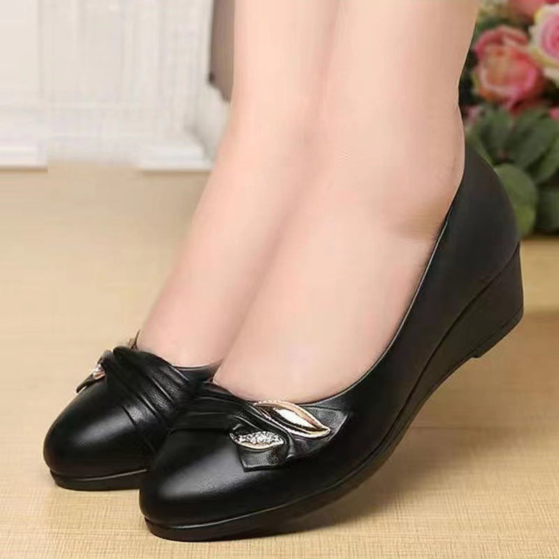 Soft leather soft bottom ladieswear shoes flatsabrasion resistantwaterproofbows work shoes wechat group purchase live broadcast one piece dropshipping