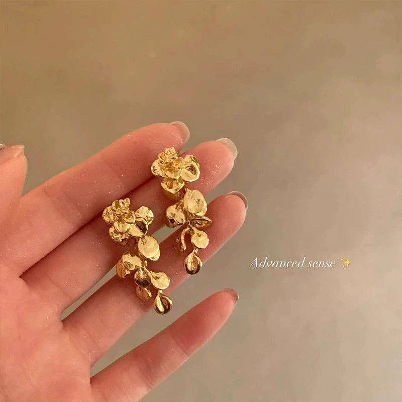 Spring break style white floral earrings - unique dopamine studs, niche design, versatile earrings