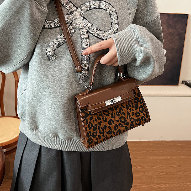 Niche retro leopard print Kelly backpack bag women's 2025 autumn new popular large-capacity shoulder messenger bag