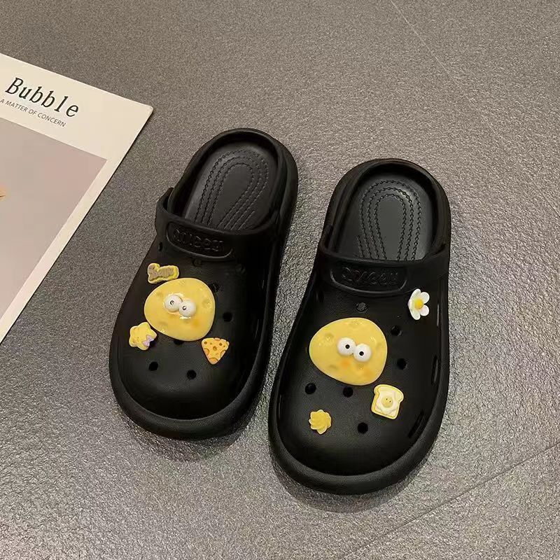 Summer clogs for women, high-end 2024 new style, cute beach sandals for outdoor wear, non-slip flat sandals