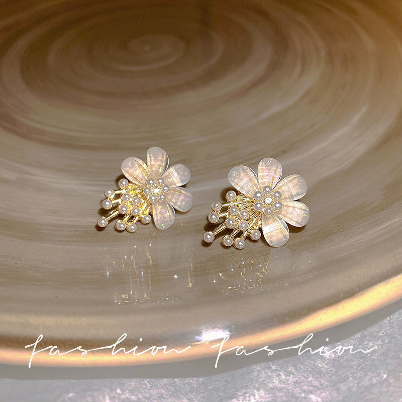 Spring break style white floral earrings - unique dopamine studs, niche design, versatile earrings