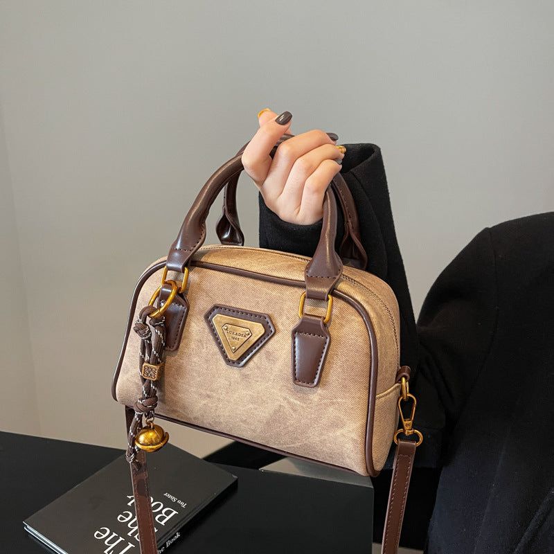 Feel retro small bag women 2025 new autumn and winter popular versatile messenger bag super fire portable bowling bag