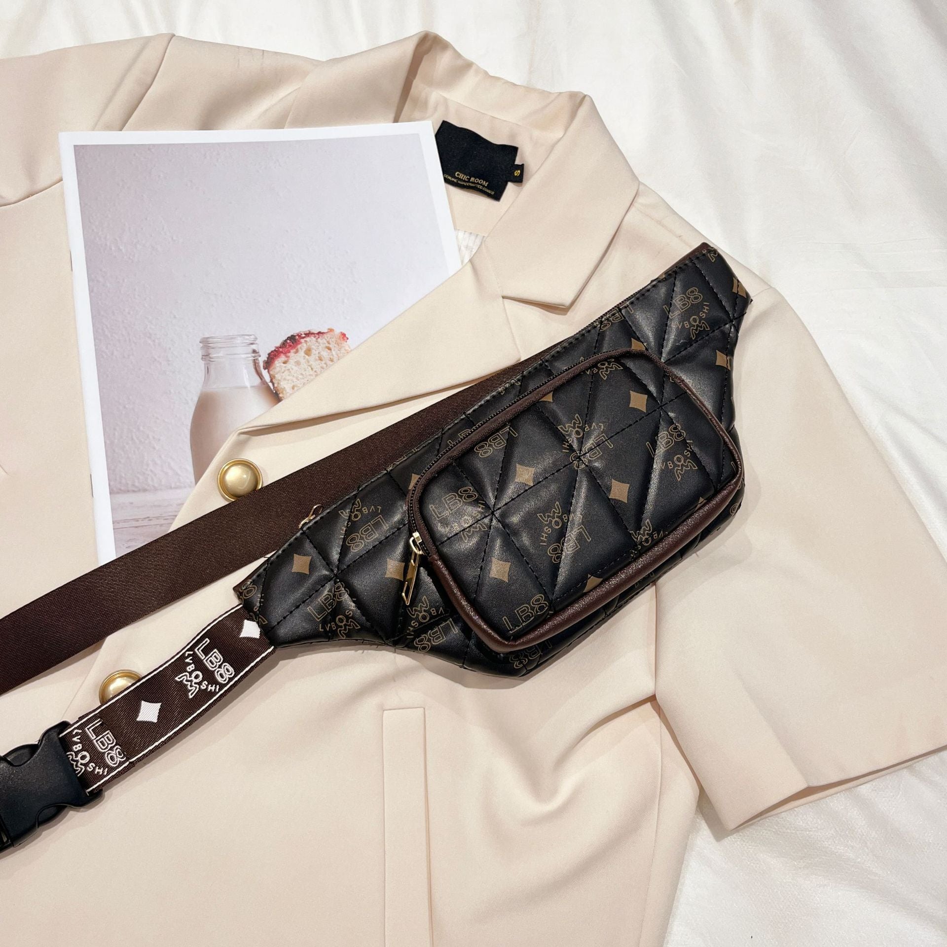 Sports fanny pack 2023women's bag mobile phone satchel women's fashion sports messenger bag versatile mobile phone bag