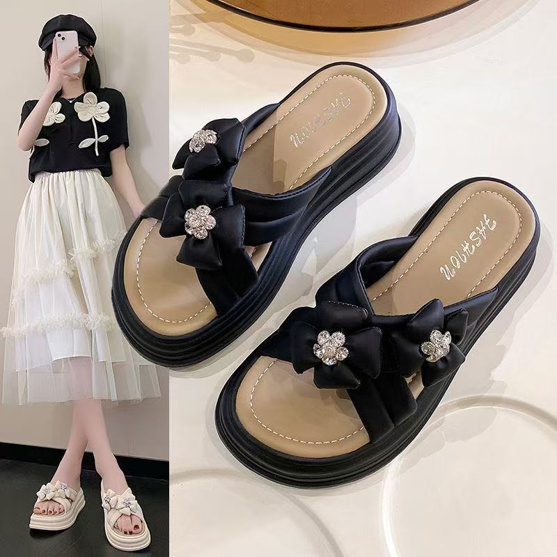 Women's slippers for outdoor wear, 2025 summer new arrival, hot-selling premium chanel-style slippers, trendy chunky sole non-slip sandals