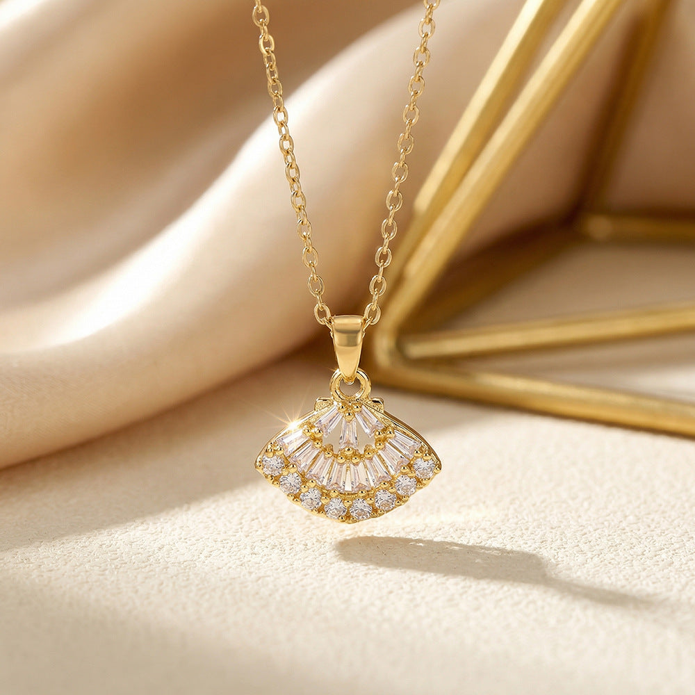 Popular internet celebrity fashionelegant copper inlaid with zirconium and full diamond shell necklace for women accessible luxuryniche style non-fading clavicle chain jewelry