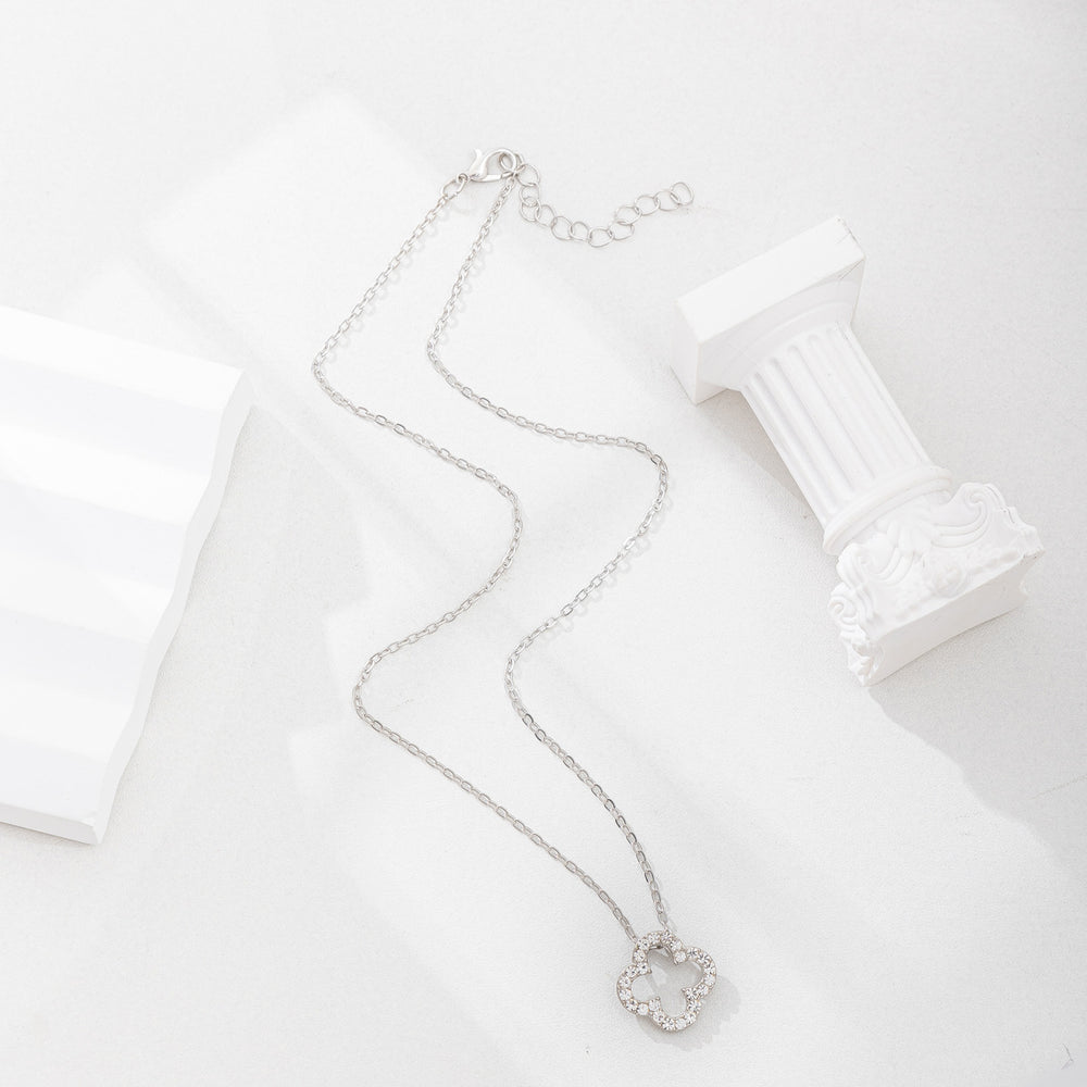 Four-leaf clover necklace wholesale new cross-border alloy jewelry niche high-end diamond-encrusted necklace pendant women's clavicle chain