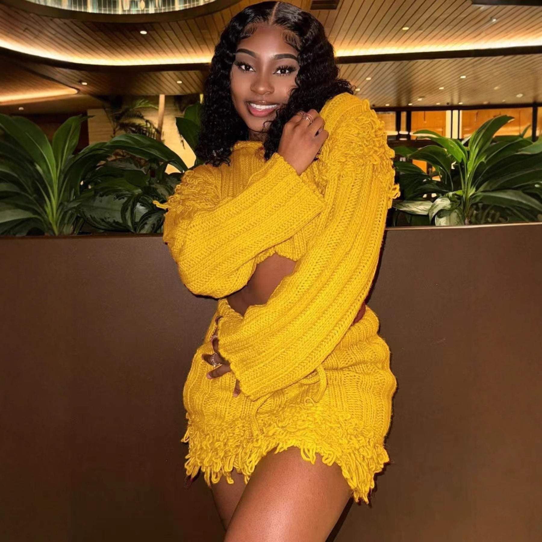 Cross-border Europe, America and 2025 new women's clothing sweet and spicy casual solid color open navel long-sleeved cardigan fringed skirt two-piece set