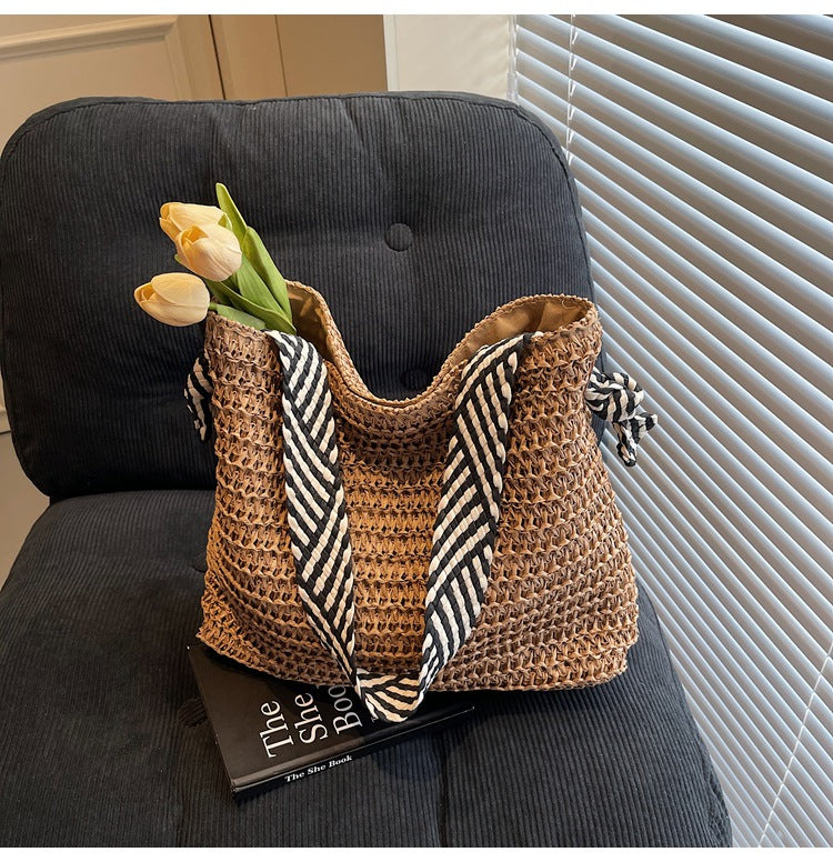 Cross-border straw bag women's large-capacity messenger bag 2025 new holiday woven bag lazy wind shoulder tote bag