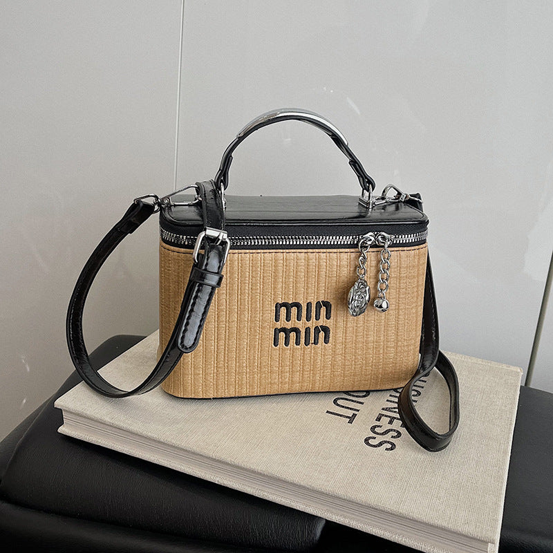 Simple casual messenger bag,  new fashion commuter trend box bag, Korean version of high-end versatile handbag