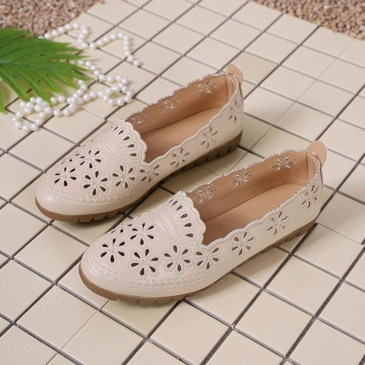Plus size women's summer sandals: breathable, hollow-out leather, non-slip, flat, middle-aged and elderly women's shoes - clogs