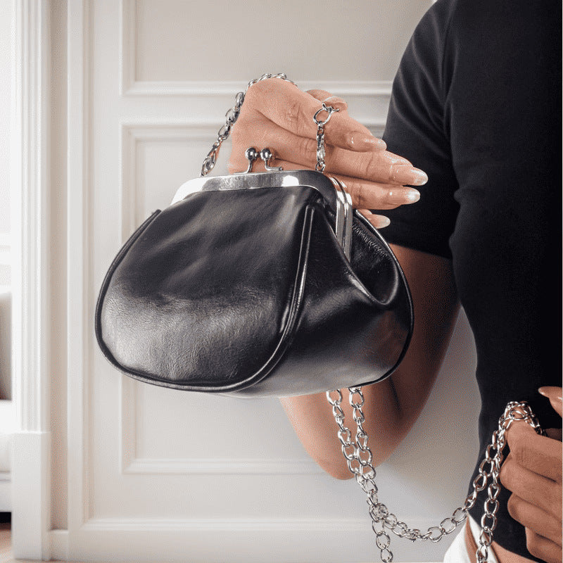 Customized mini women's fashion chain small bag, new messenger clip bag, Korean high-end single shoulder red envelope.