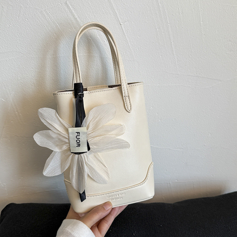 Cross-border high-end niche bag women's 2025 summer new exquisite flower mobile phone bag portable shoulder messenger bag