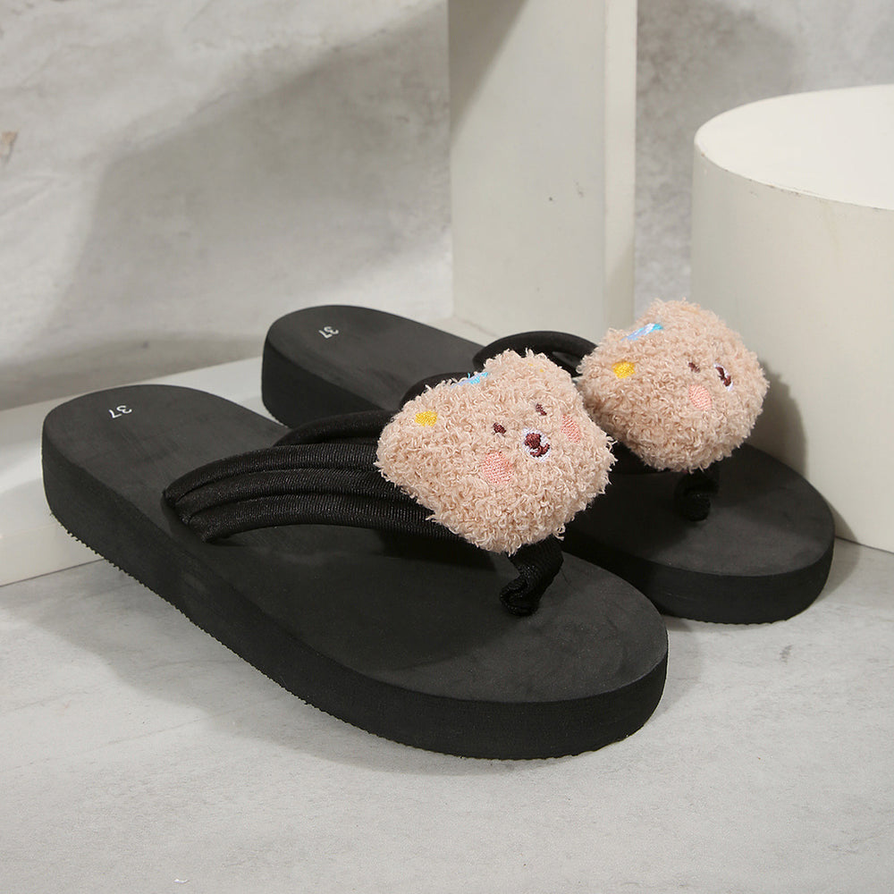 Eva thick-soled flip-flops: cloud-like comfort for outdoor beach vacations, featuring cartoon character designs for matching family sets and cozy lounging at home