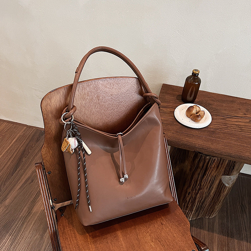 Retro bag women's large capacity 2025 new autumn and winter casual shoulder messenger bag versatile work commuter dumpling bag